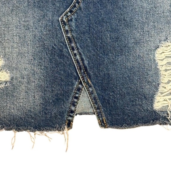 Forever 21 Blue Distressed Mini denim skirt with frayed hem Size Small - Picture 3 of 6